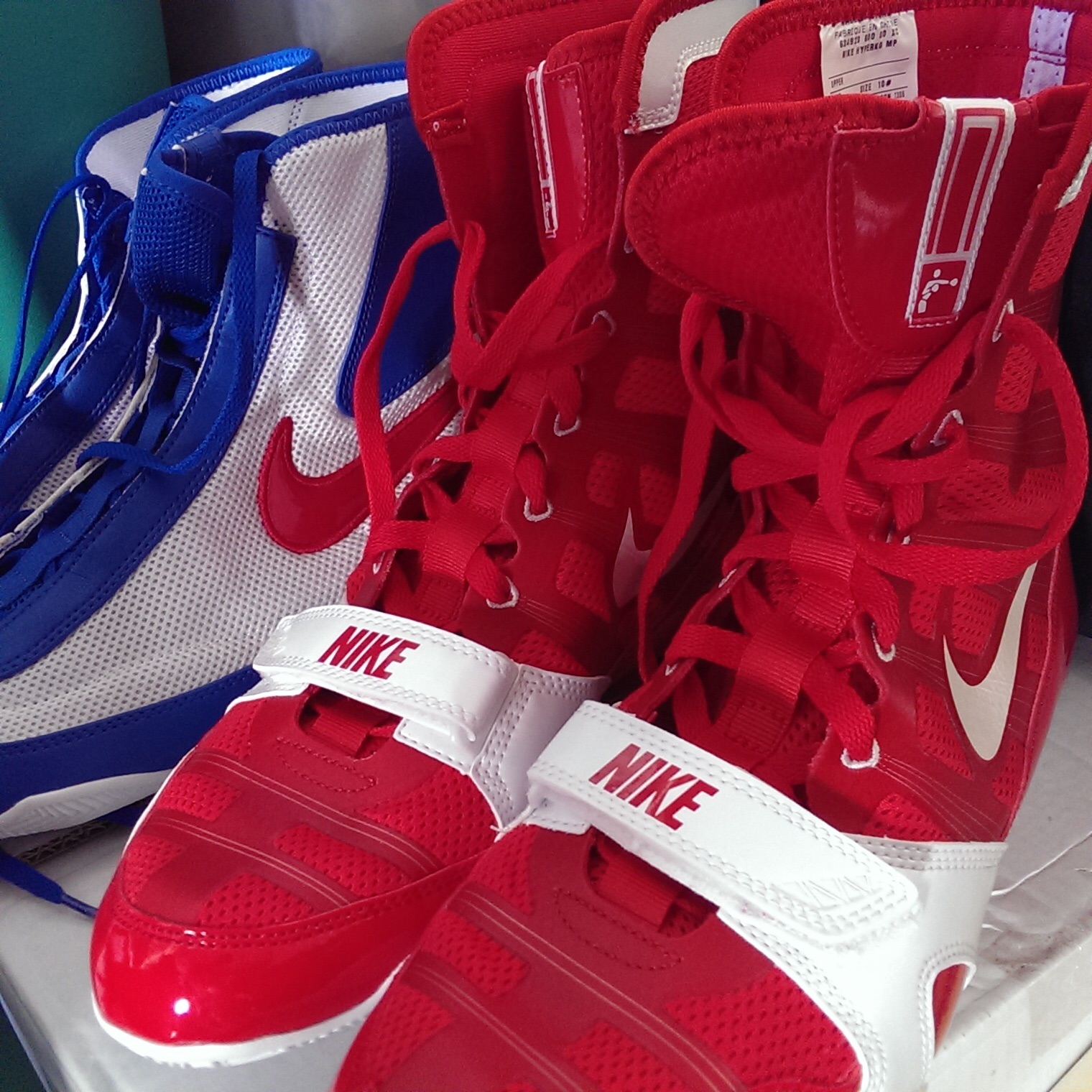 red nike boxing boots